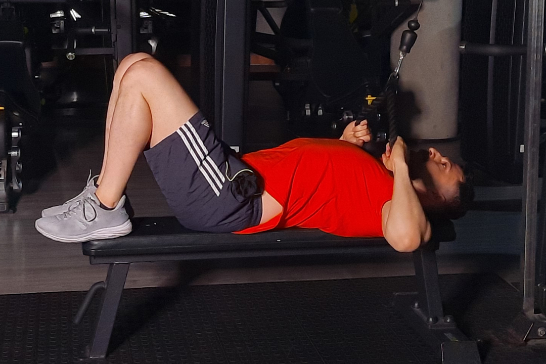 سرشانه پشت سیم کش طنابی از بالا خوابیده