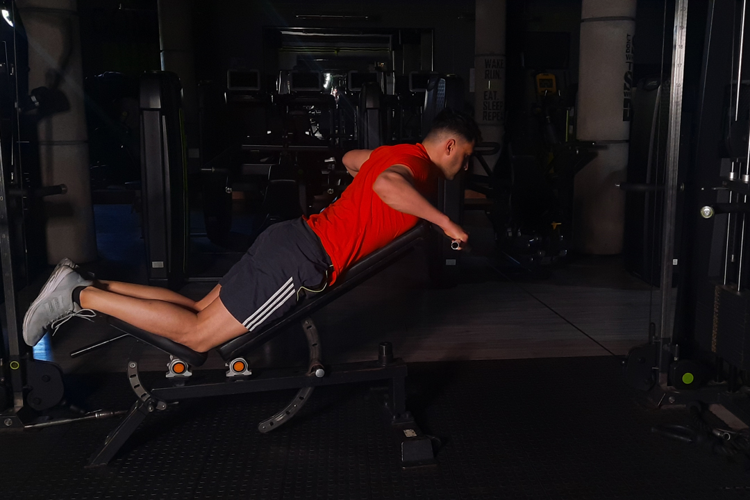 سرشانه پشت سیم کش دست باز میز شیب