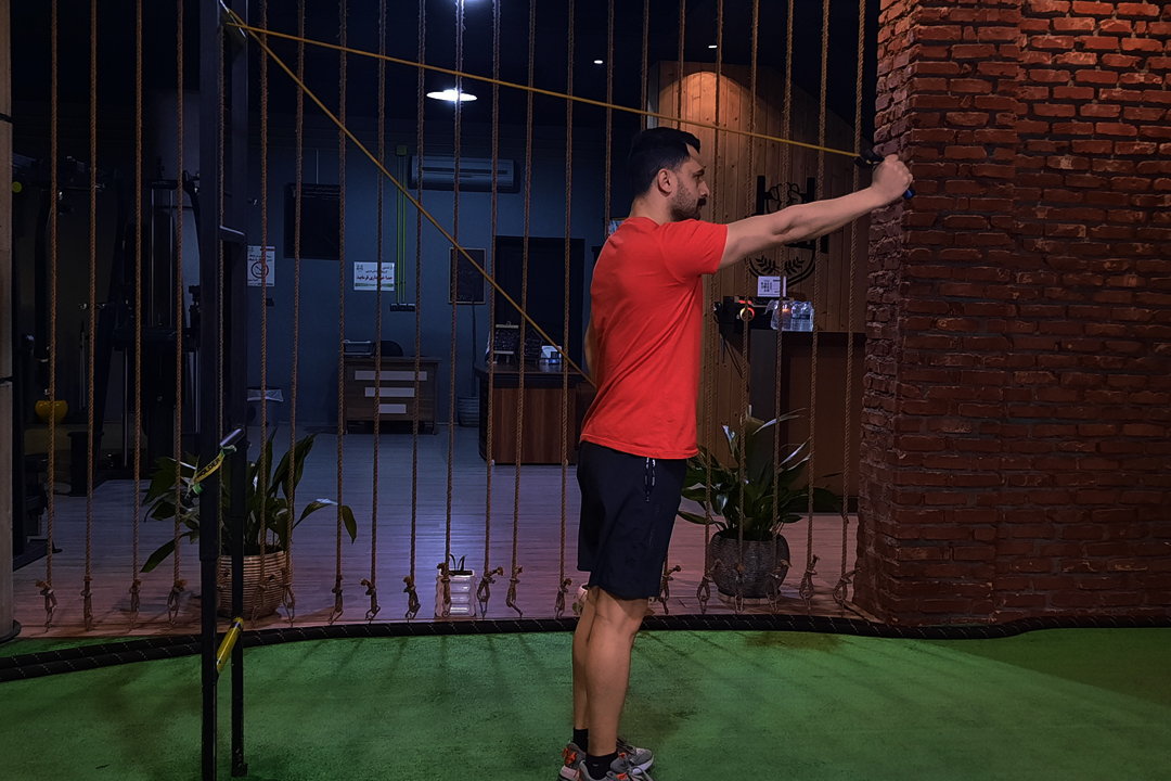 پشت بازو کیک بک با کش بالای سر