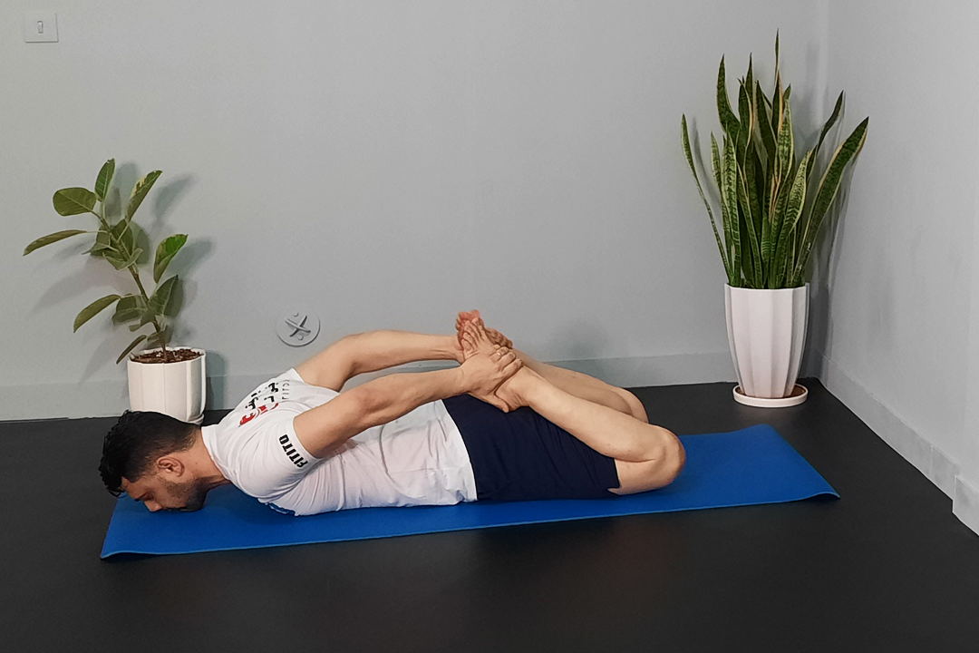 کشش چهارسر جفت دمر خوابیده