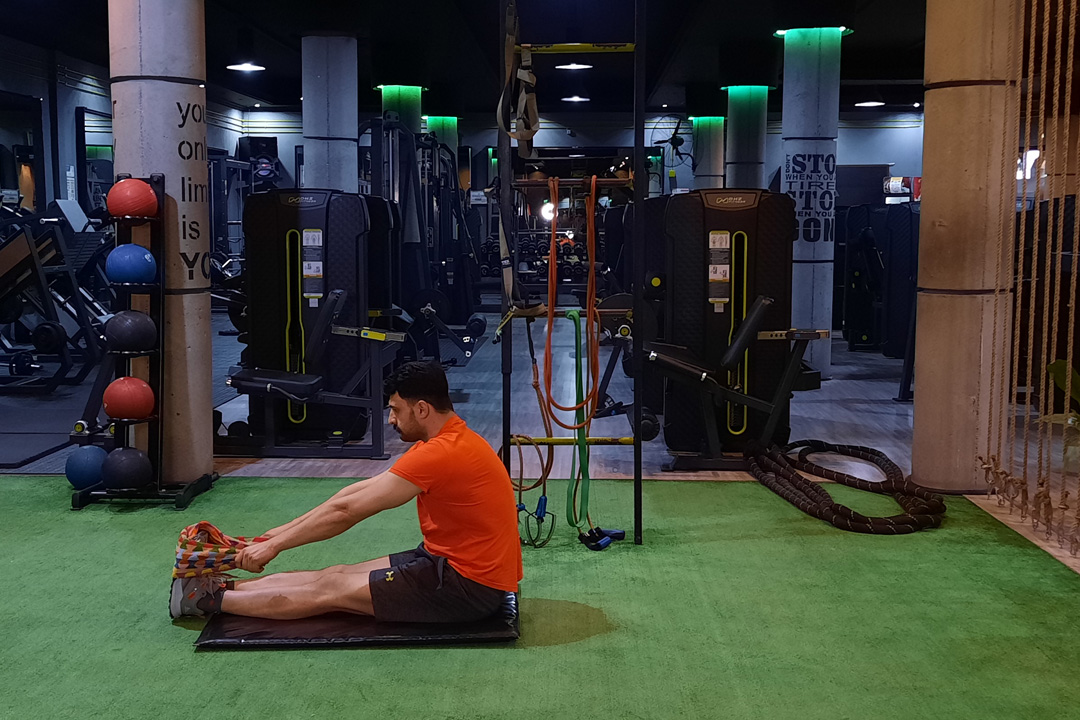 کشش دوقلو با حوله نشسته