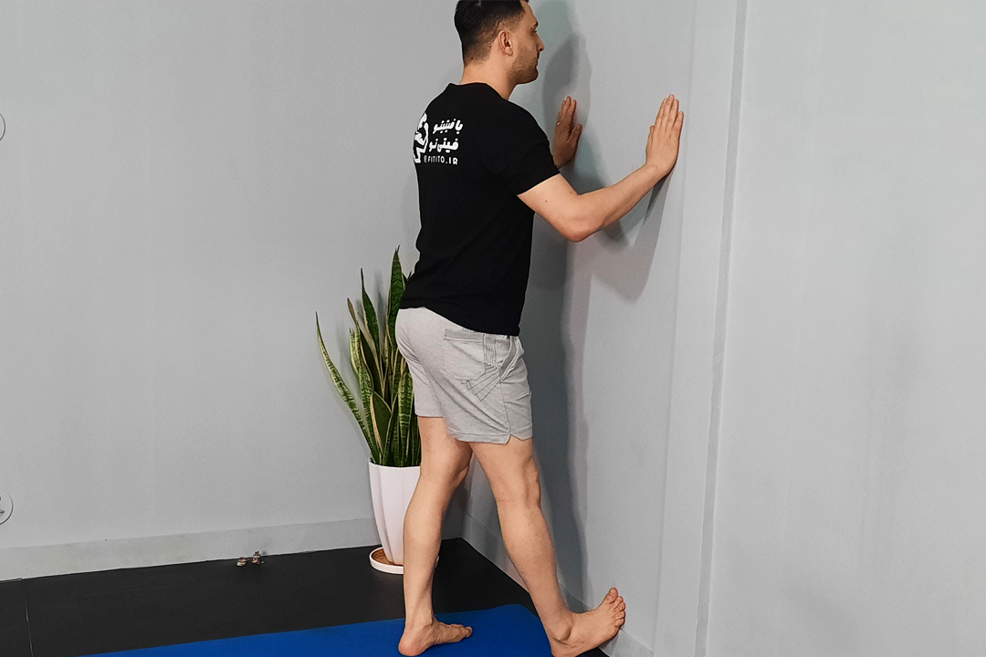 کشش دوقلو پا صاف تک با حمایت دیوار