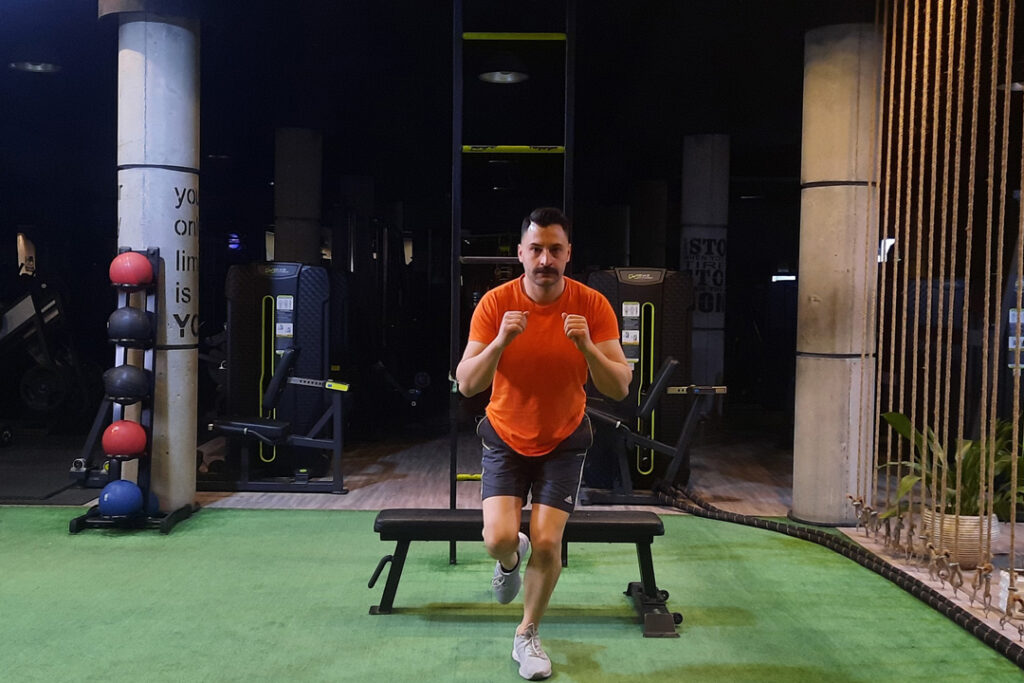 فرود روی یک پا از سکو