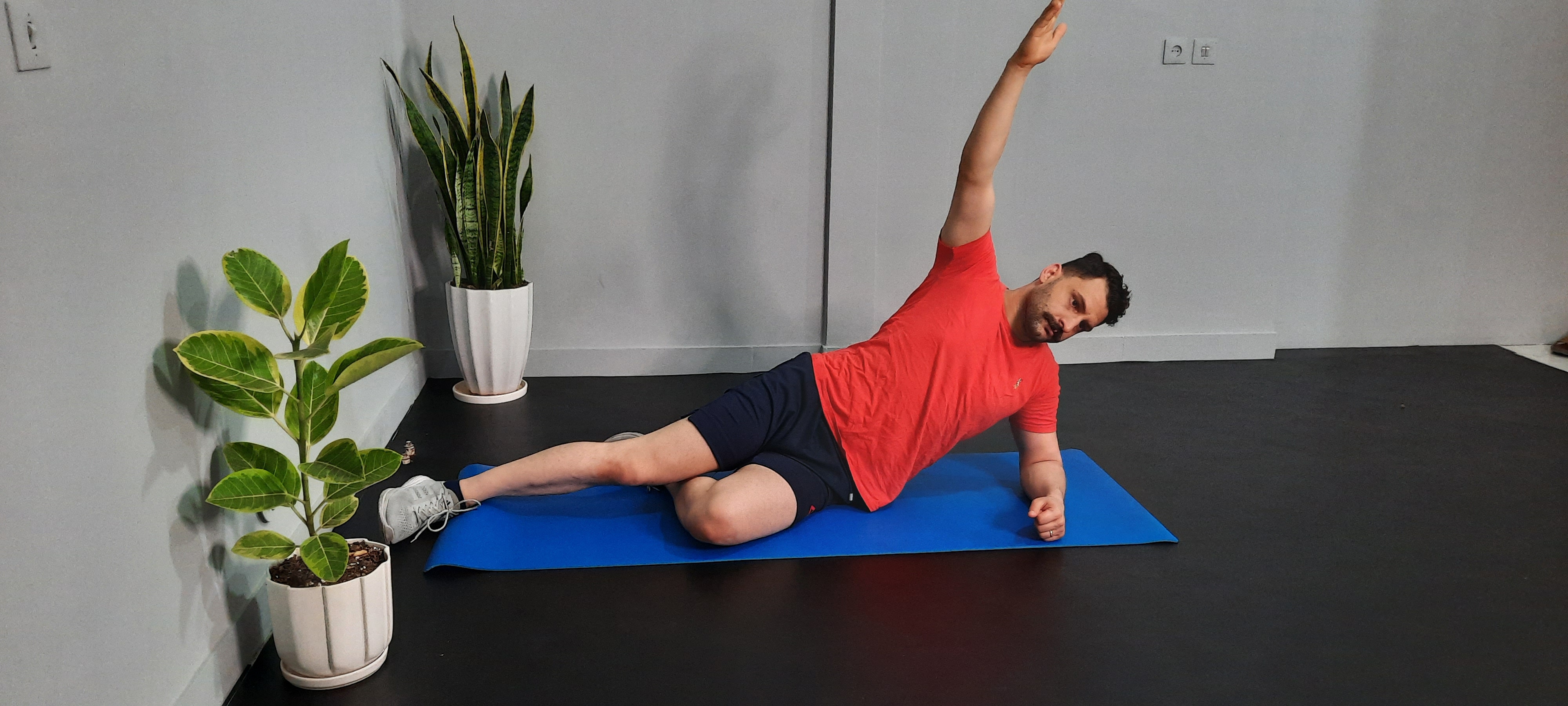 حرکت شش جهته‌ی بازو مورب نشسته