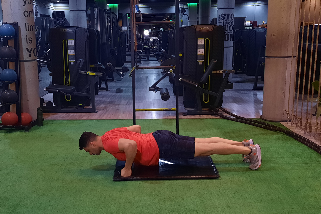 شنا سوئدی روی مشت